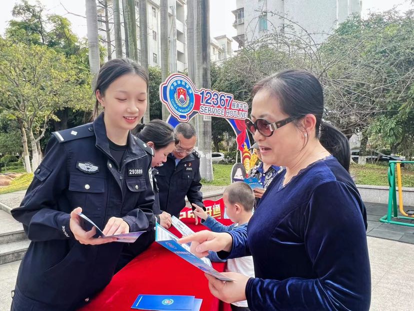 探秘外国服务器：如何选择最适合你的国际网络解决方案 (服务外国友人)-亿动网